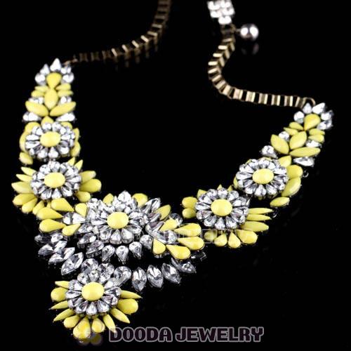Luxury brand Yellow Resin Crystal Flower Statement Necklaces Wholesale