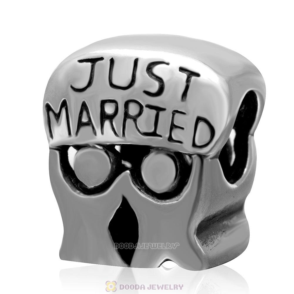 925 Sterling Silver Couple Holding Just Married Banner Charm Bead