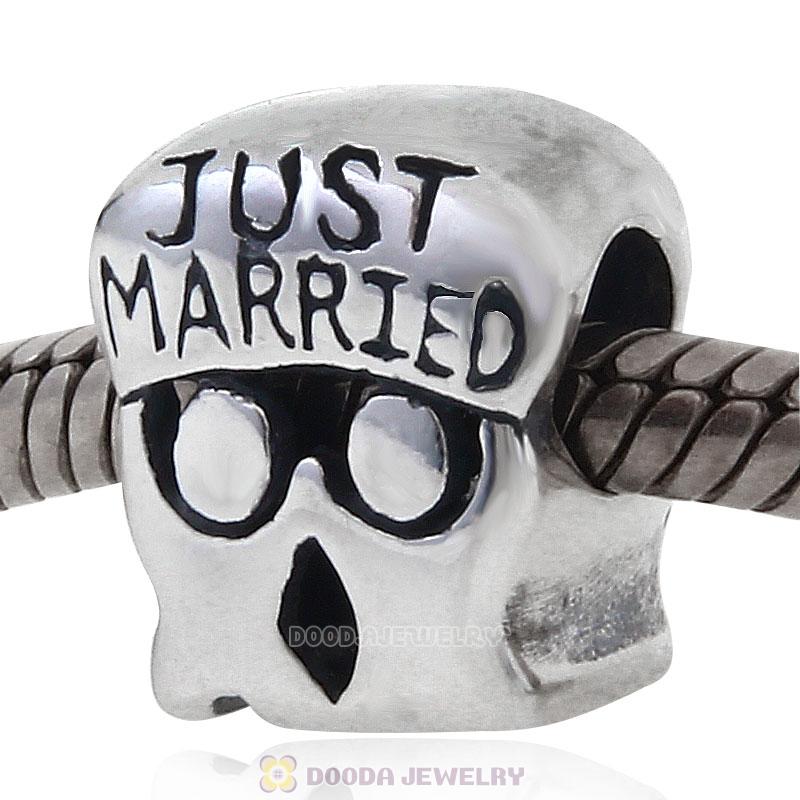 925 Sterling Silver Couple Holding Just Married Banner Charm Bead