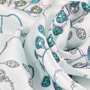 The detailed picture of silk square scarf