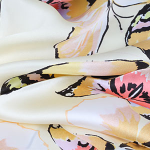 The detailed picture of silk square scarf