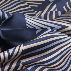 The detailed picture of silk square scarf