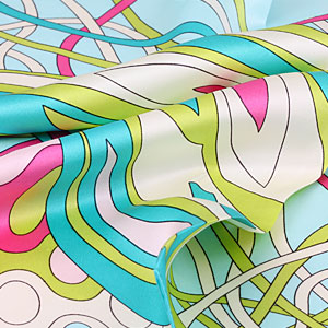 The detailed picture of silk square scarf