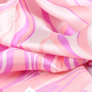 The detailed picture of silk square scarf
