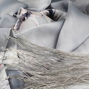 The detailed picture of Long Fringed Silk Scarves Silk Scarf Painting