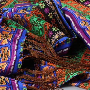 The detailed picture of Long Fringed Silk Scarves Silk Scarf Painting