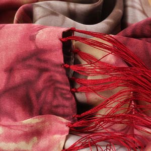 The detailed picture of Long Fringed Silk Scarves Silk Scarf Painting