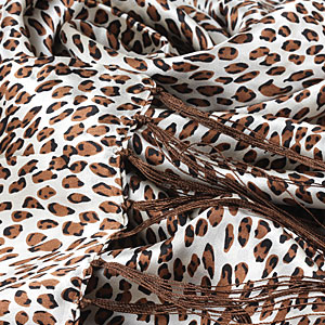 The detailed picture of Long Fringed Silk Scarves Silk Scarf Painting