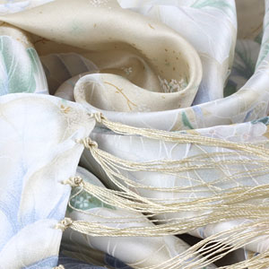 The detailed picture of Long Fringed Silk Scarves Silk Scarf Painting