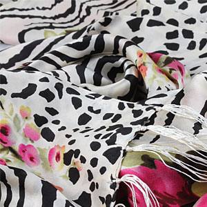 The detailed picture of Long Fringed Silk Scarves Silk Scarf Painting